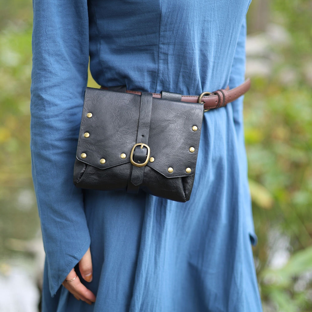 Medieval Belt Pouch with Buckle – Brown