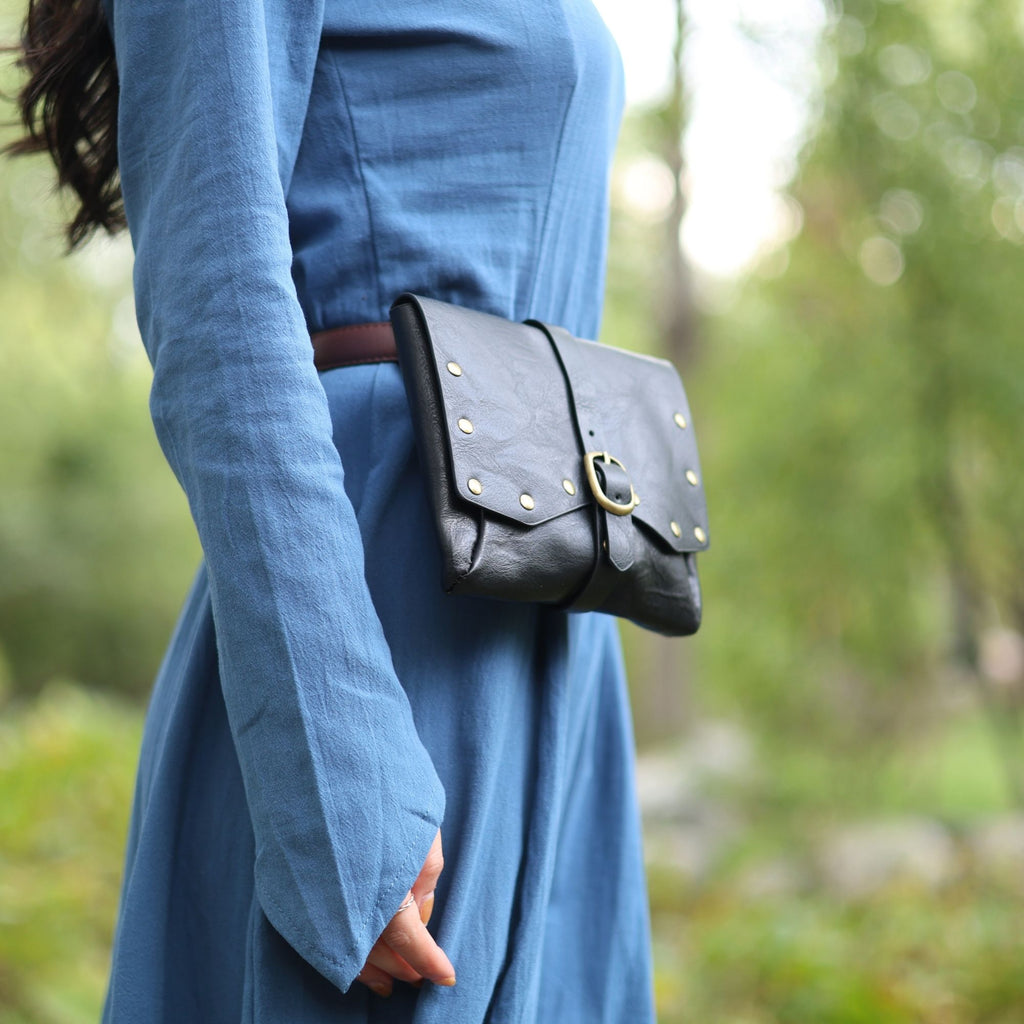 Medieval Belt Pouch with Buckle – Brown