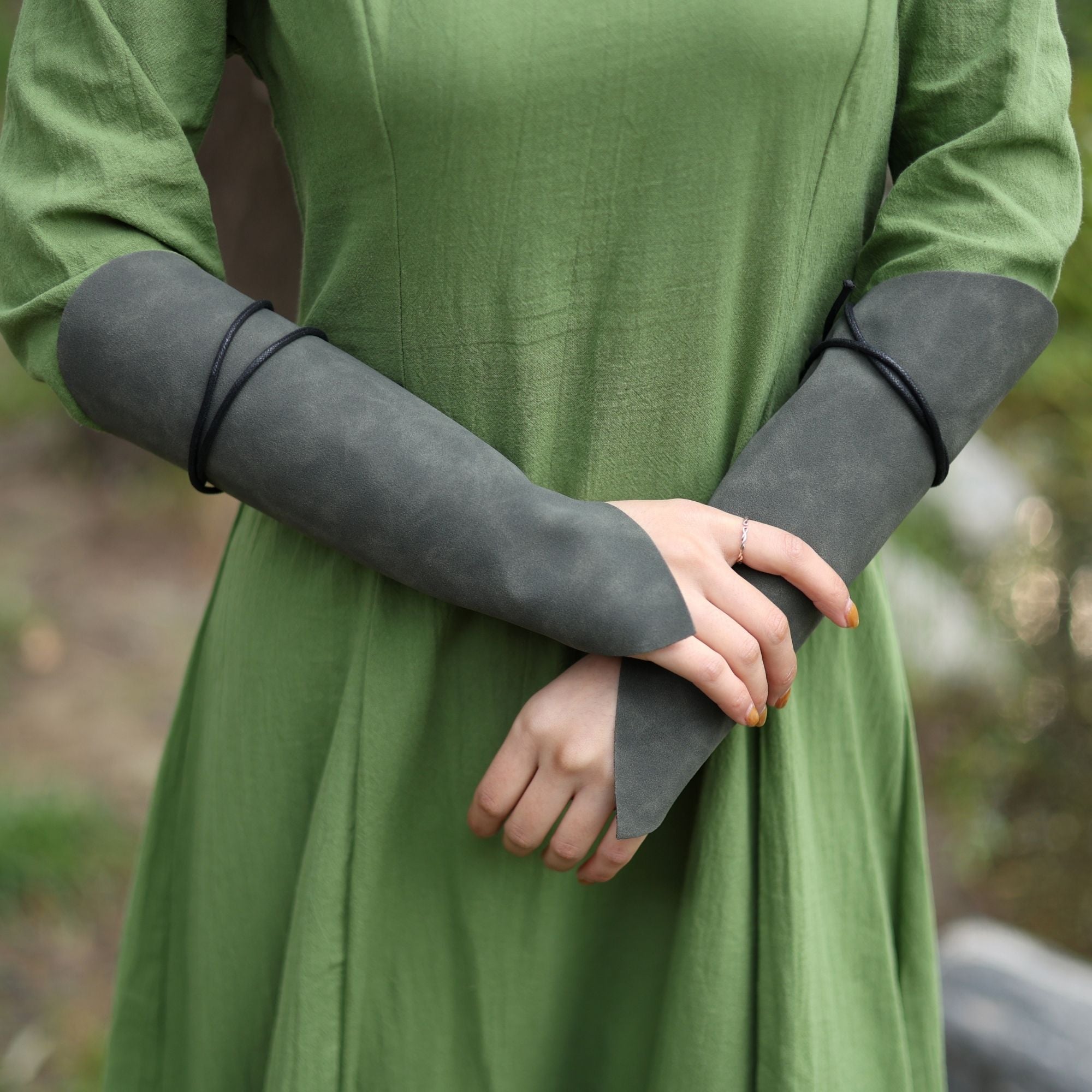 Elf Arm Bracers – Green