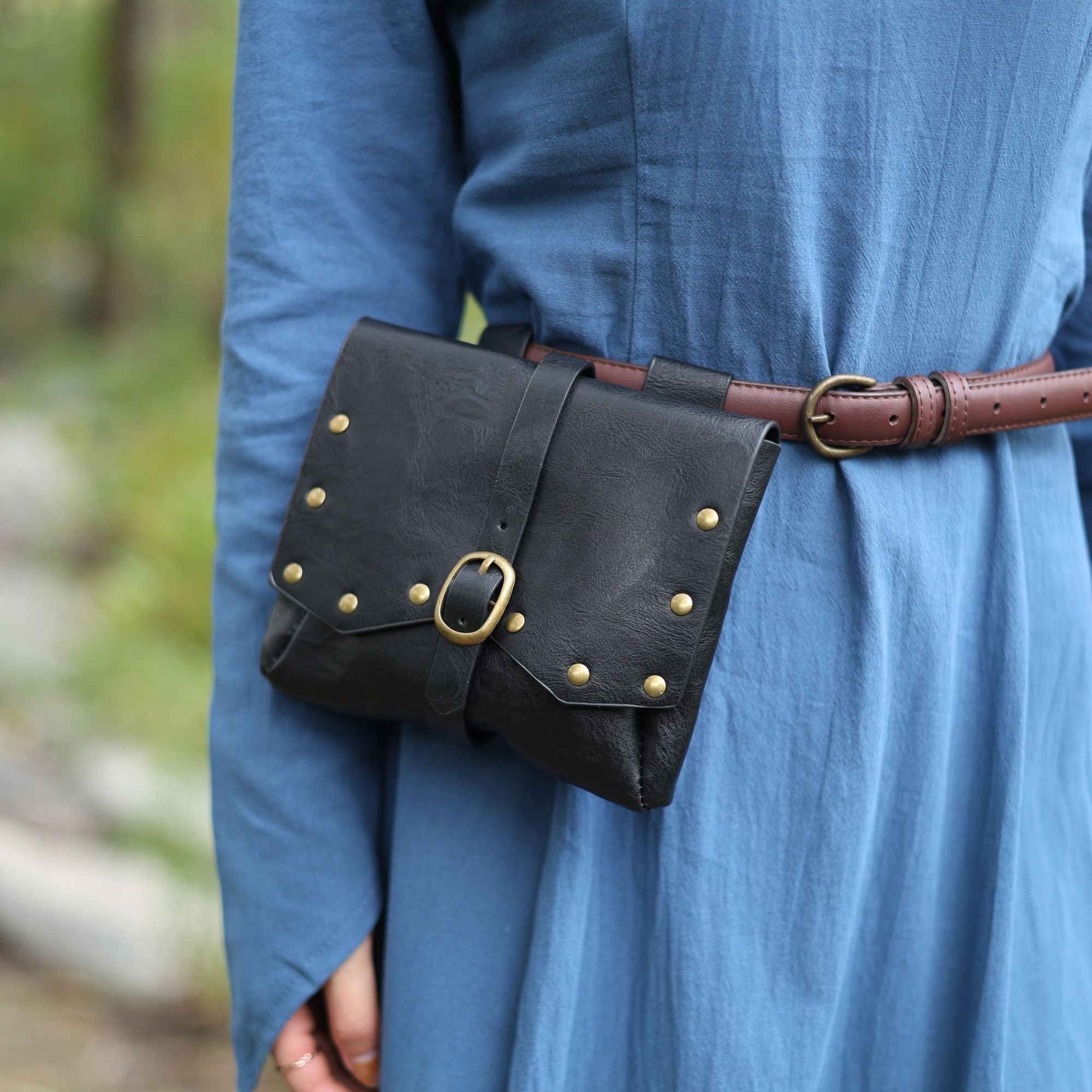 Medieval Belt Pouch with Buckle – Brown