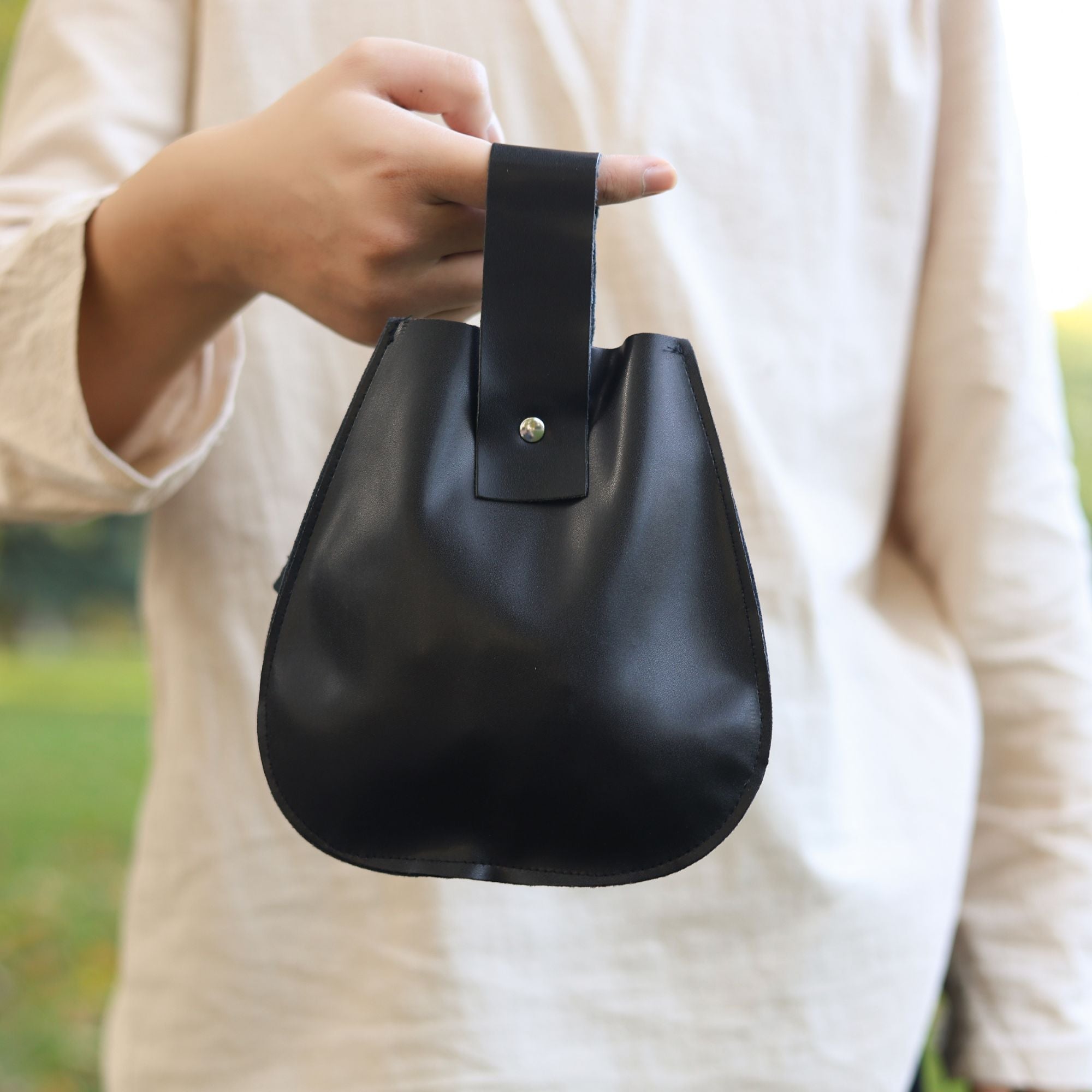 Medieval Leather Money Pouch – Black or Brown