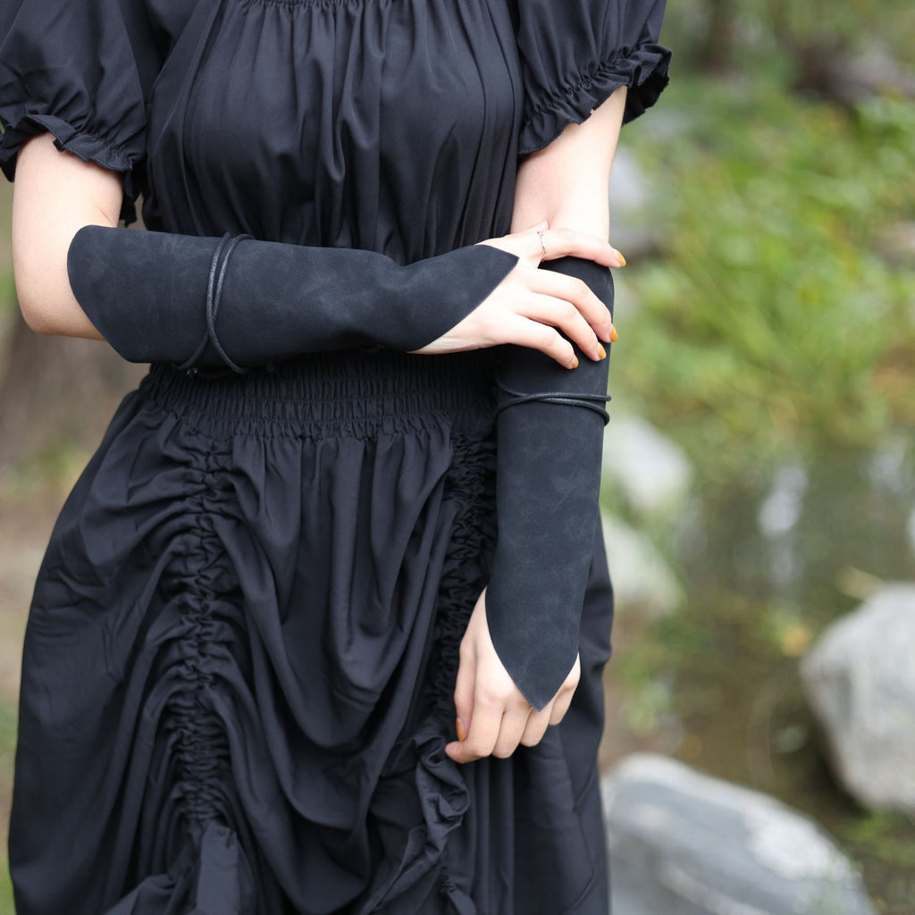 Elf Arm Bracers – Black
