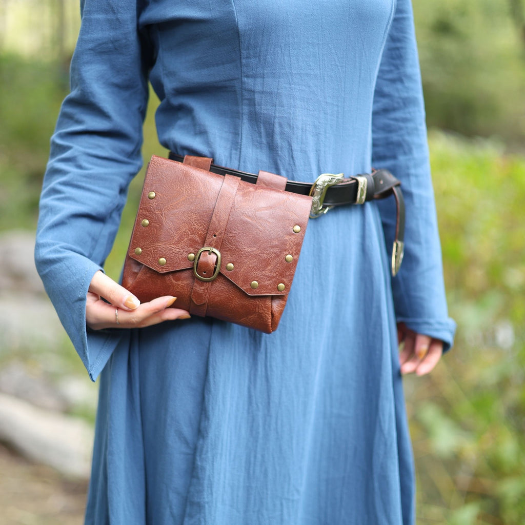 Medieval Belt Pouch with Buckle – Brown