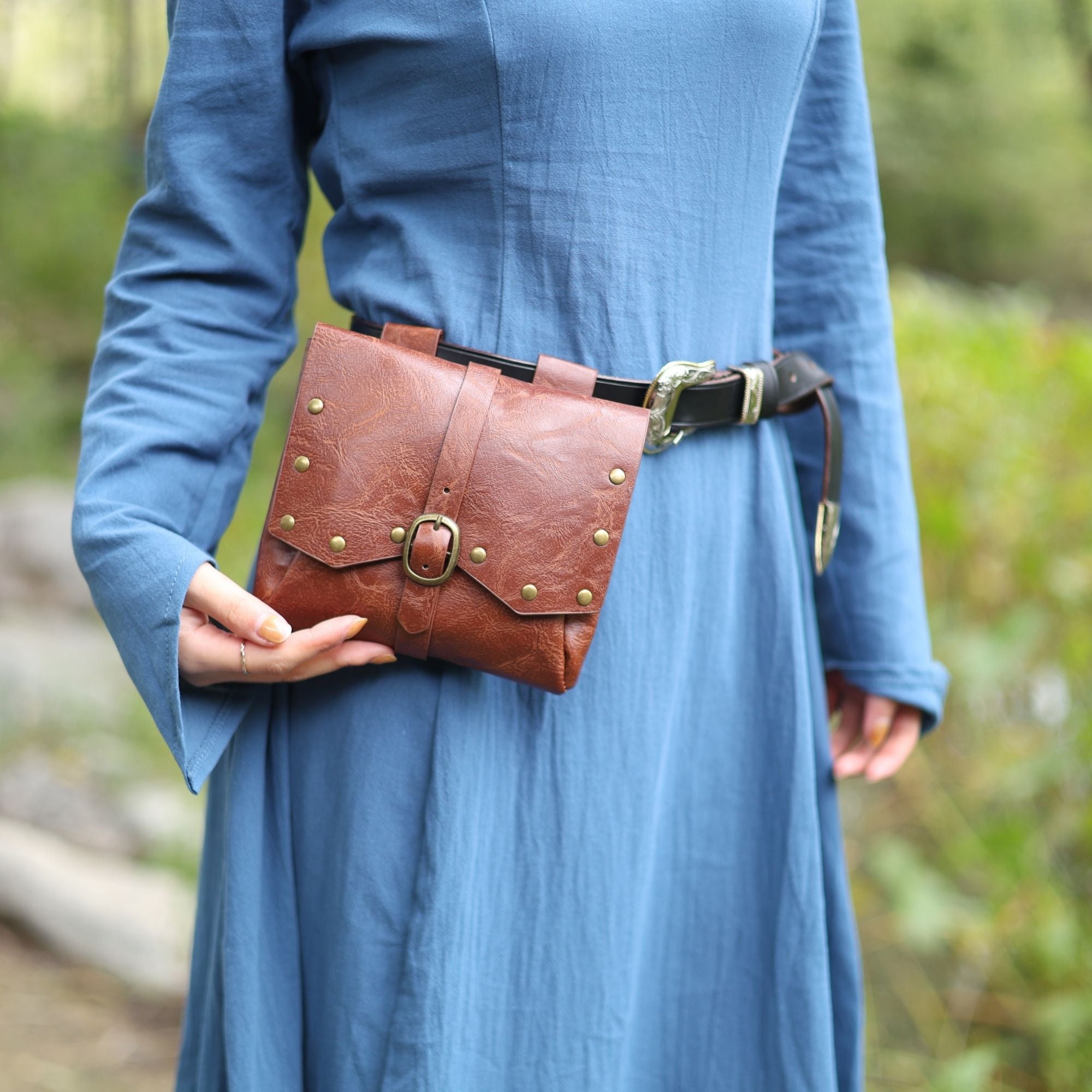 Medieval Belt Pouch with Buckle – Brown