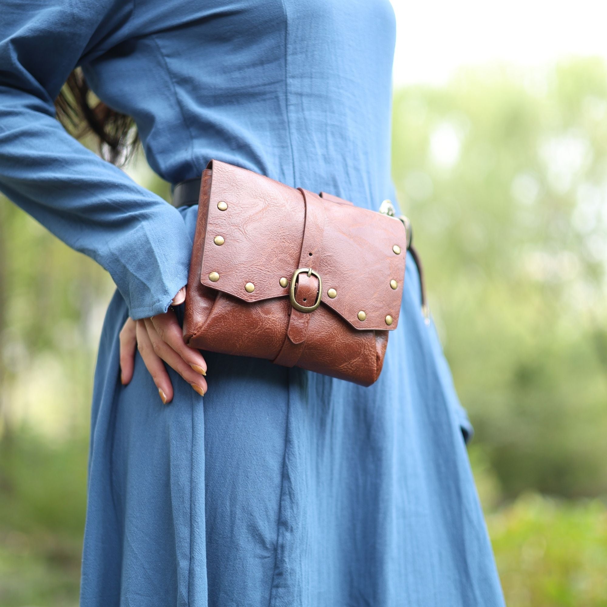Medieval Belt Pouch with Buckle – Brown