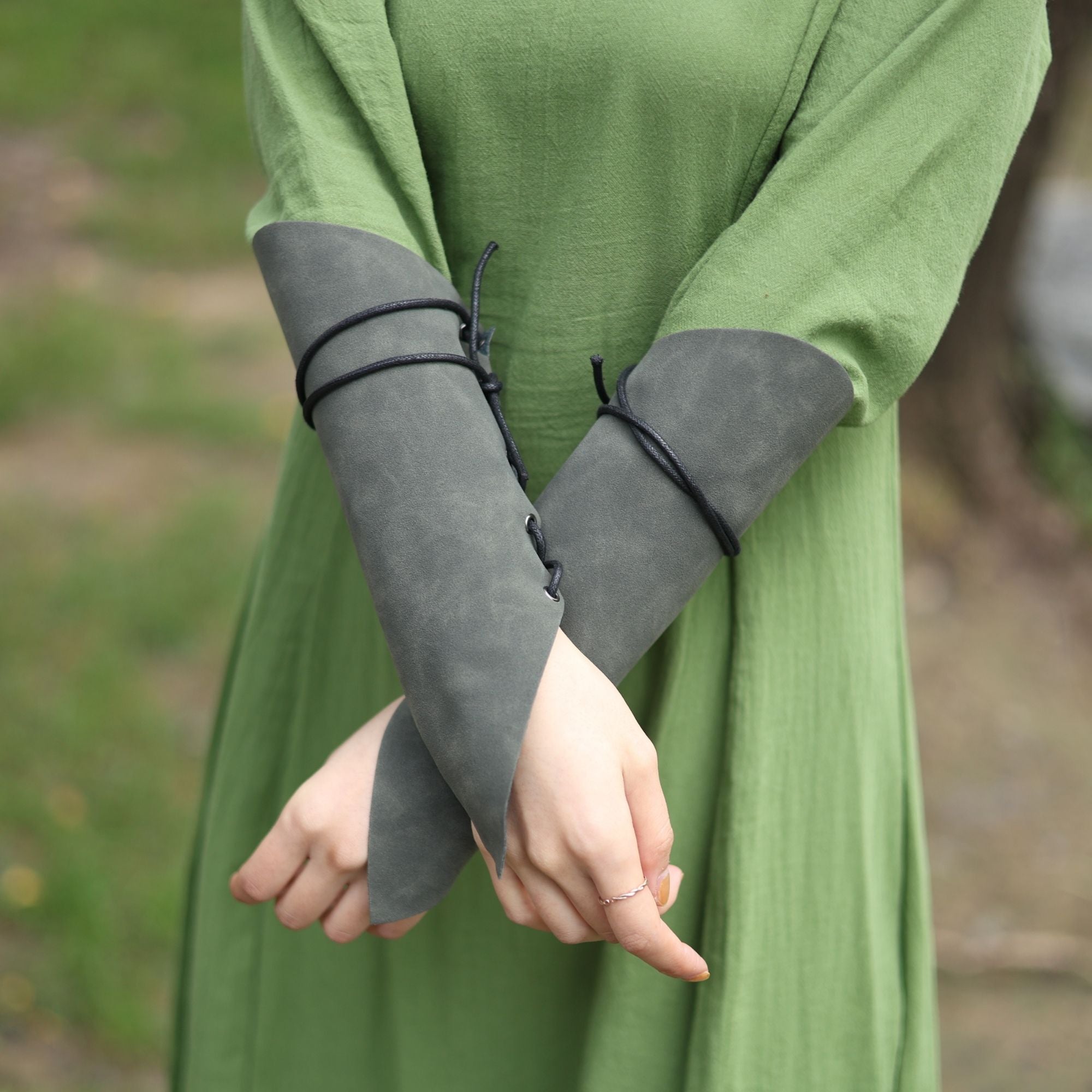 Elf Arm Bracers – Green