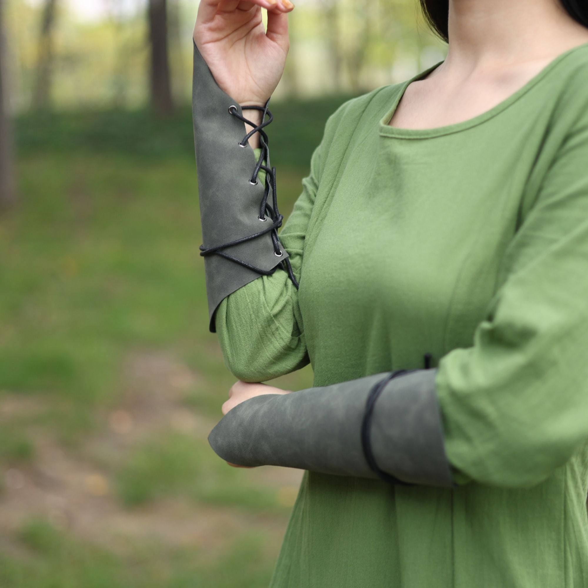 Elf Arm Bracers – Green